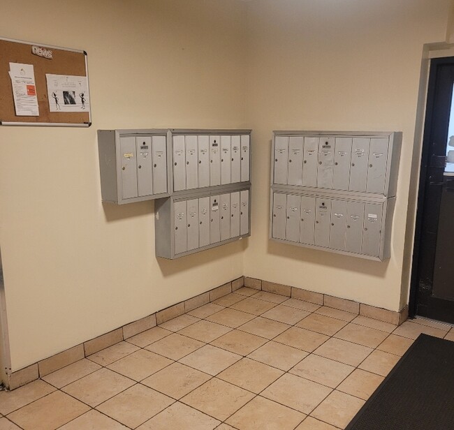 4915 S Drexel Blvd unit 2A, Chicago, IL 60615 - photo 2