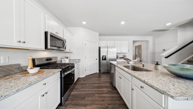 11045 Chappell Crk Cir unit 36393401, Hopewell, VA 23860 - photo 6