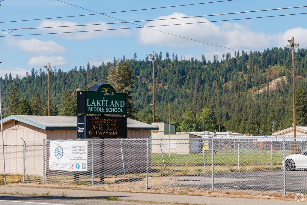 Lakeland Middle School has an overall B- grade from Niche.