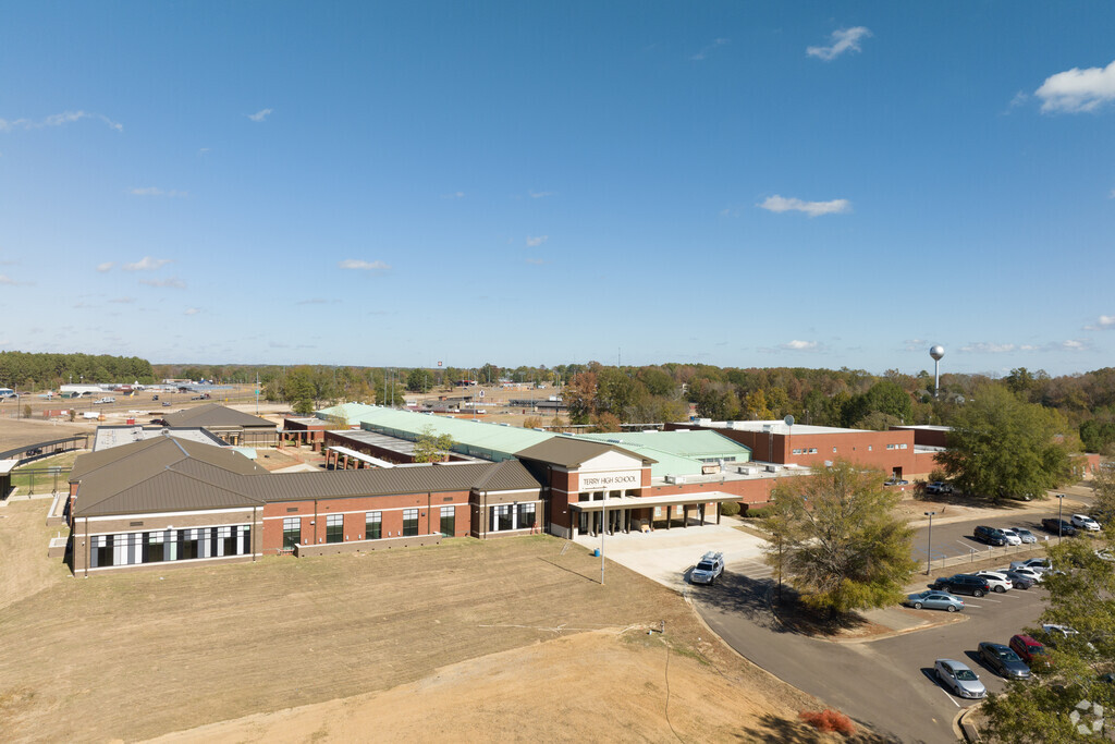 Terry High School in Terry serves 1227 students.