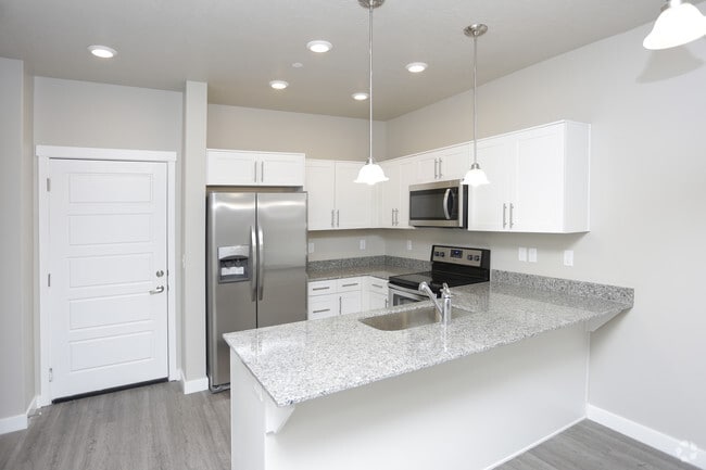 1BR, 1BA - 814 SF