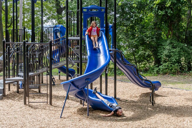 Highland Park is a nearby outdoor space that’s popular with families and dog-walkers.