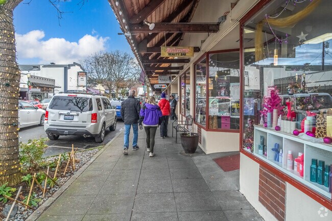 There are great little shops to find your next gift in Pine Park.