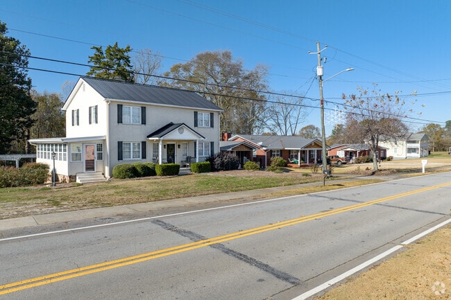Roopville offers a variety of architectural style homes throughout the neighborhood.