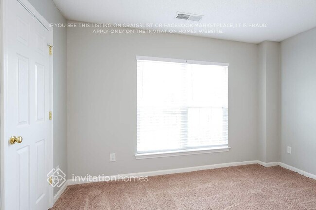 8028 Stoneham Ct, Matthews, NC 28105 - photo 6