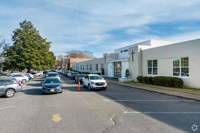 The circle drive at St. Paul School in Memphis makes drop-off and pick-up effortless.