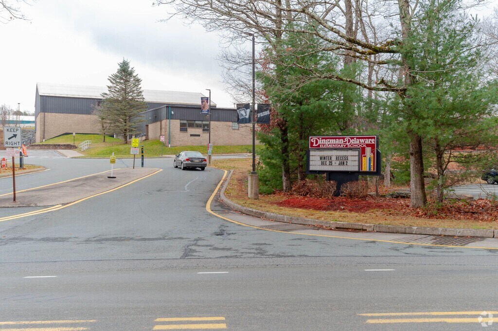 Dingman-Delaware El School serves students in the Pike County community.