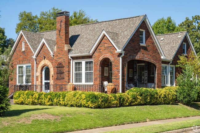 Brick homes are found in the Crestwood North neighborhood.