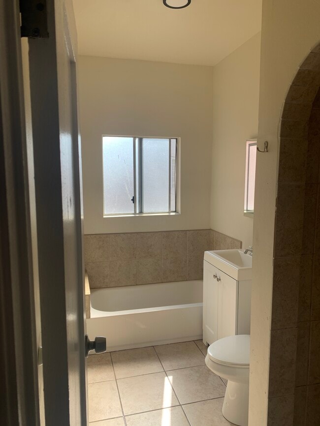 2322 1/2 E 2nd St unit 2322 14, Los Angeles, CA 90033 - photo 6