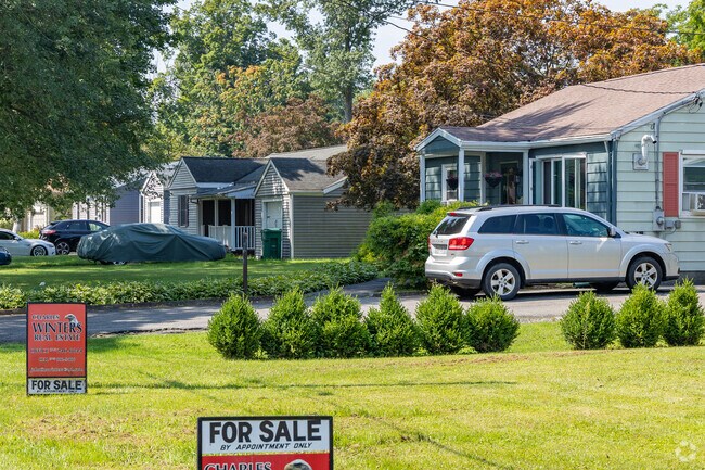 Saugerties South is a hidden gem with several attractions for visitors and residents.