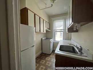 360 Riverway Unit 11, Boston, MA 02115