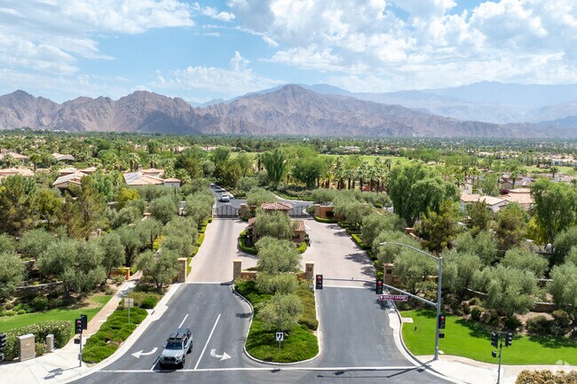 Toscana is a 24/7 guarded and gated community, giving residents a peace of mind.