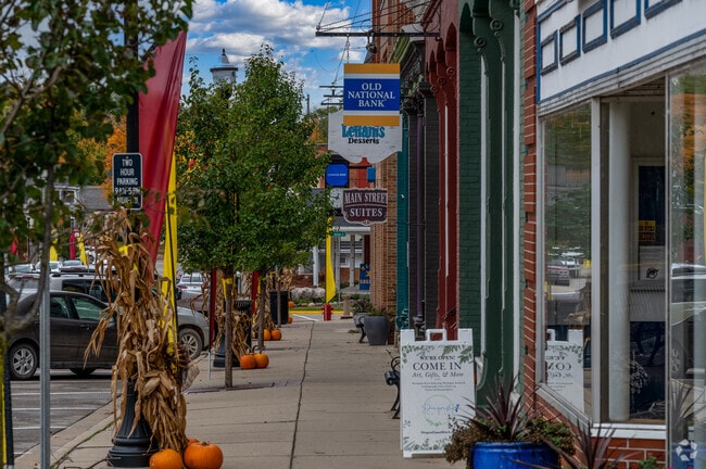 Manchester, MI has a thriving downtown, with an abundance of retail and restaurants to enjoy.