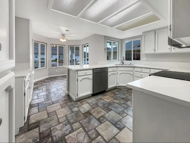 1172 Willow Creek Dr, Yuba City, CA 95991 - photo 4