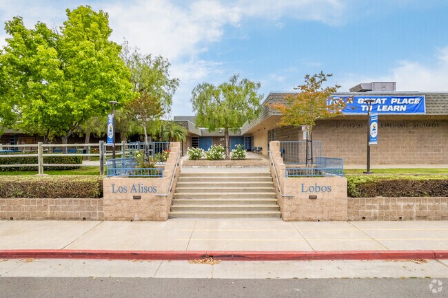Los Alisos Intermediate School offers students a comprehensive curriculum.