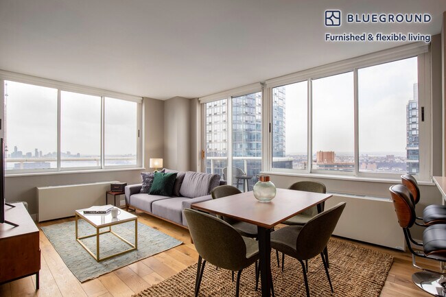 560 W 43rd St unit FL44-ID250, New York, NY 10036 - photo 5