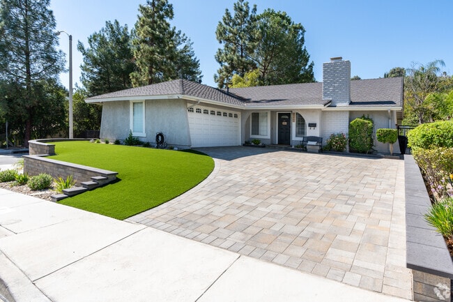 Many homes in Canyon Country feature one or two-car garages.