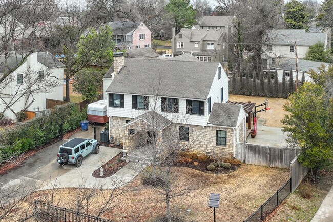 Colonial style meets expert care and detail in Forest Hills-Wildwood .