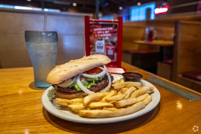 Enjoy a delicious meal at one of the many restaurants nearby Frolich Meadows Estates.