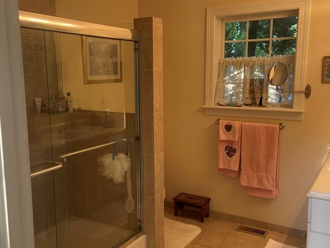 150 Farr Lake Dr unit Furnished, Tyrone, GA 30290 - photo 3