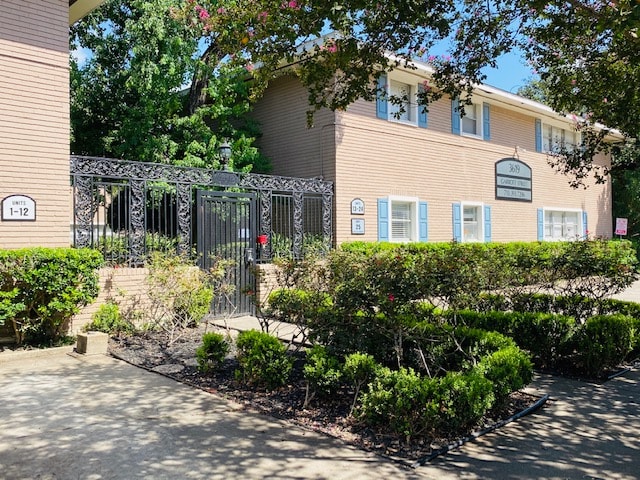 3619 Garrott St unit 25, Houston, TX 77006 - photo 2