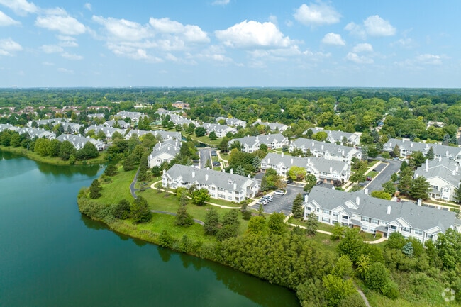 Home sale prices in Warrenville range from $301,000 to $385,000.