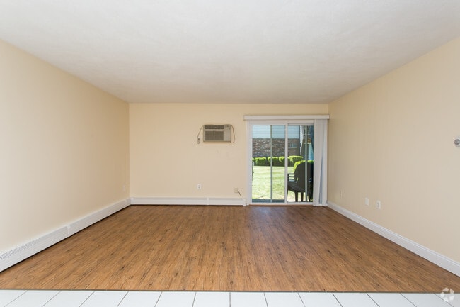 Briarcliff Apartments, Raynham, MA 02767 - photo 7