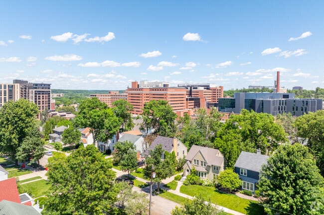 A row of homes in Rochester's Folwell neighborhood.