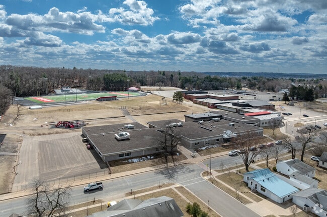 Altoona Middle and Intermediate School serves grades 4-8.