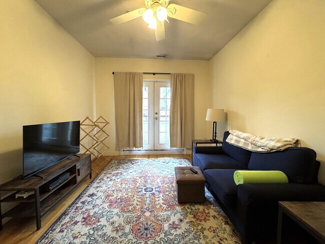 22 Bow St unit 2, Somerville, MA 02143 - photo 2