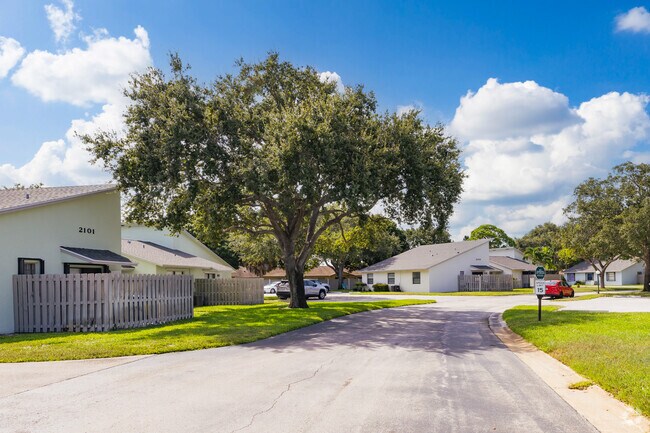 Homes in the Jupiter Lakes neighborhood are mainly villas and townhomes.