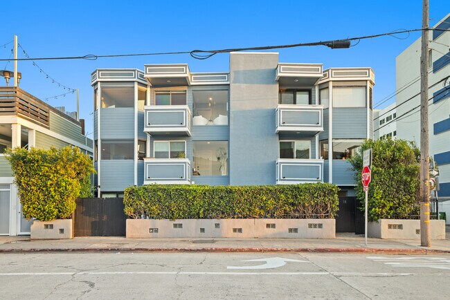 18 N Venice Blvd unit D, Venice, CA 90291 - photo 3
