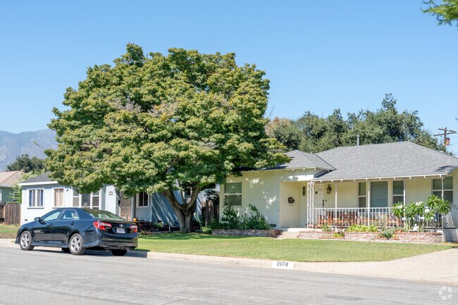 Streets in Mayflower Village are laid out in standard suburban grid fashion.