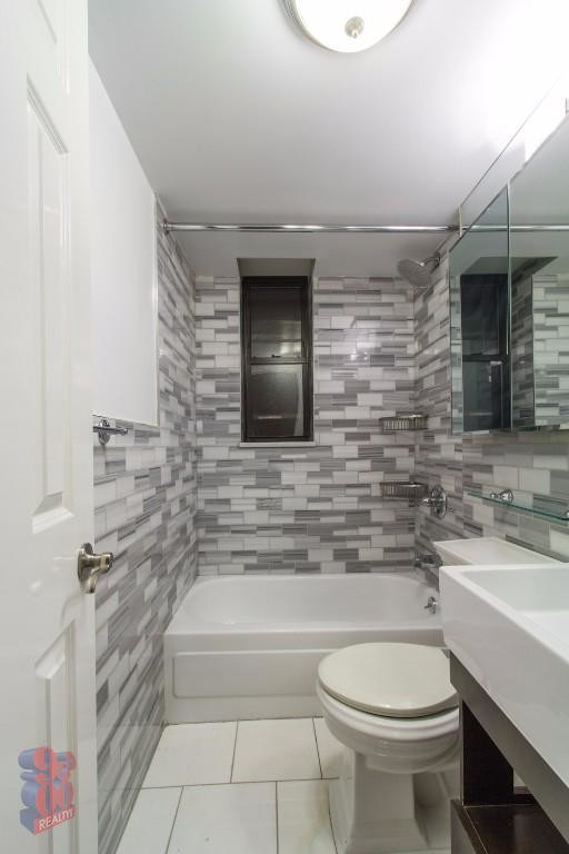 722 10th Ave unit 2, New York, NY 10019 - photo 3