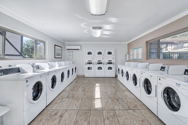 WINDSOR MANOR III, San Marcos, CA 92069 - photo 3