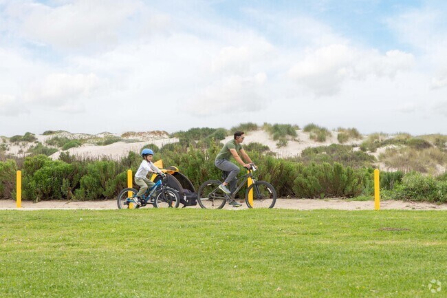 You can head to the beach for a bike ride when you live in Fremont South.