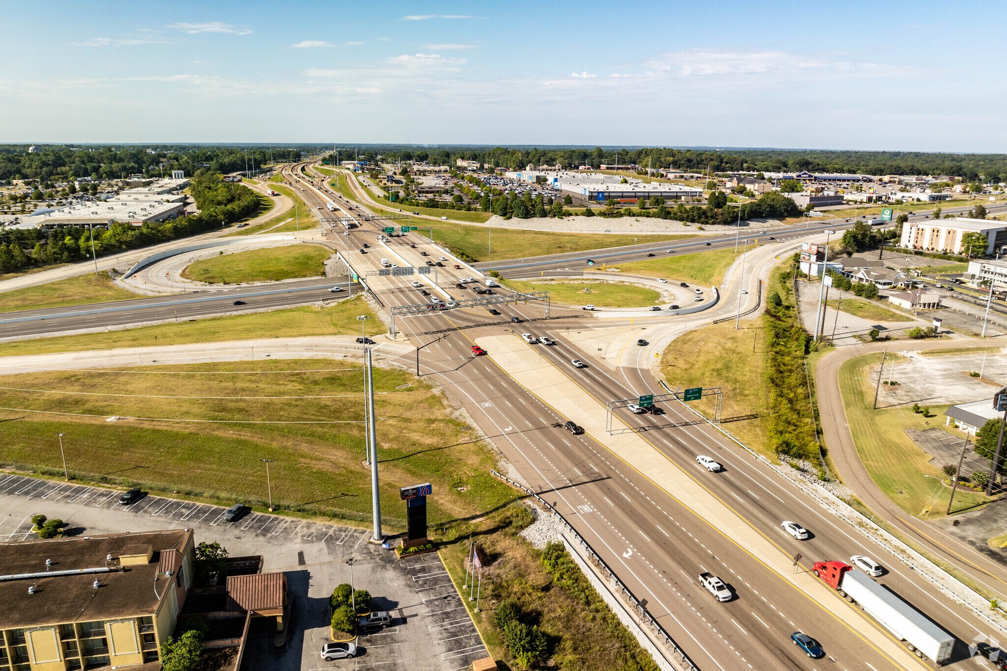 There is easy access to the i24 interstate from the Historic Downtown Jackson neighborhood.