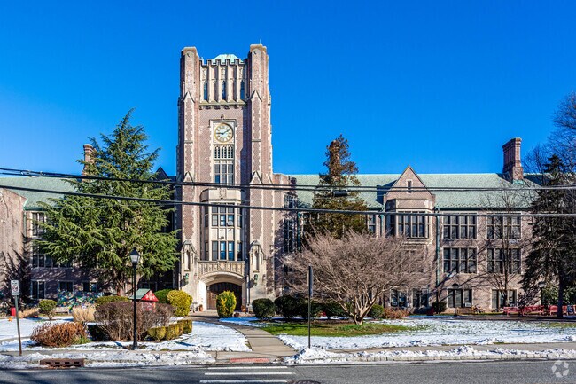 Columbia Senior High School serves Maplewood, NJ.