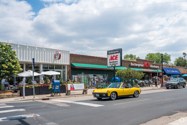 Penn Ave is the main business street in the Armatage neighborhood.