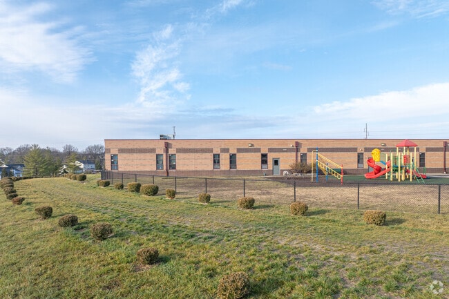 Green Tree Elementary School has a 16:1 student teacher ratio.