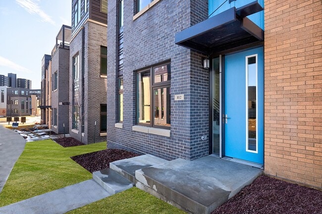 812 E 2nd St, Des Moines, IA 50309 - photo 2