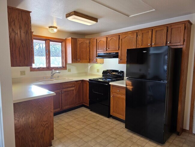 722 Goldfinch Ln, Sheboygan, WI 53083 - photo 5