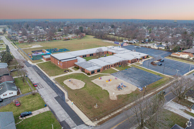 Frances Slocum Elementary School has a student-teacher ratio of 18 to 1.