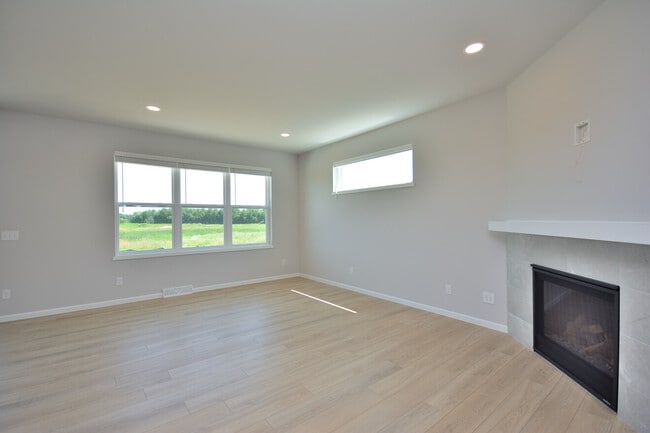 1299 Arrowood Cir W, Oconomowoc, WI 53066 - photo 5