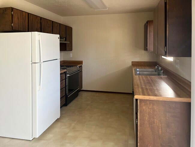 2368 Blue Jay Ct, Eureka, CA 95503 - photo 5