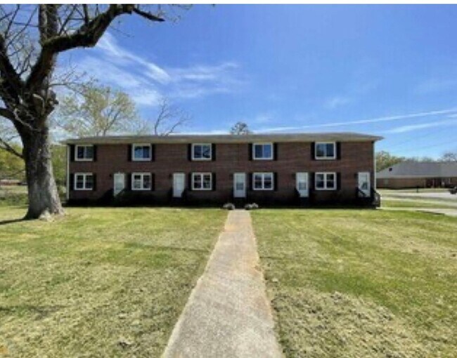 2 Ave, Cave Spring, GA 30124