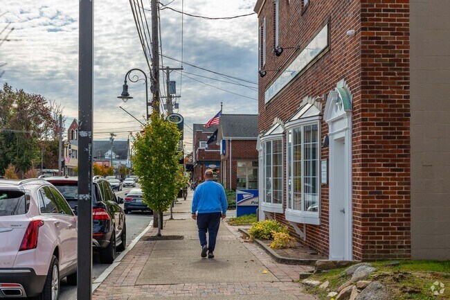 Take a walk down Rolfe Square's historic district for shopping and local cuisines.