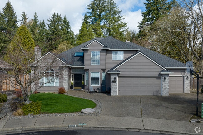 Large single-family homes are offered at Wilsonville, OR.