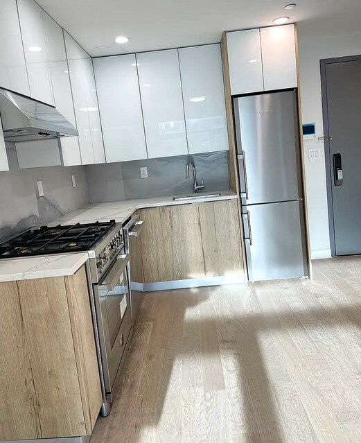 28-09 39th Ave, Long Island City, NY 11101 - photo 3