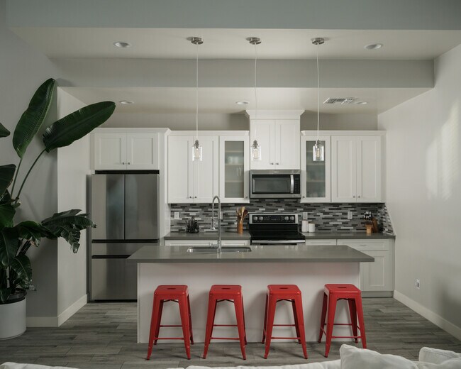 2821 N 28th Place, Phoenix, AZ 85008 - photo 6